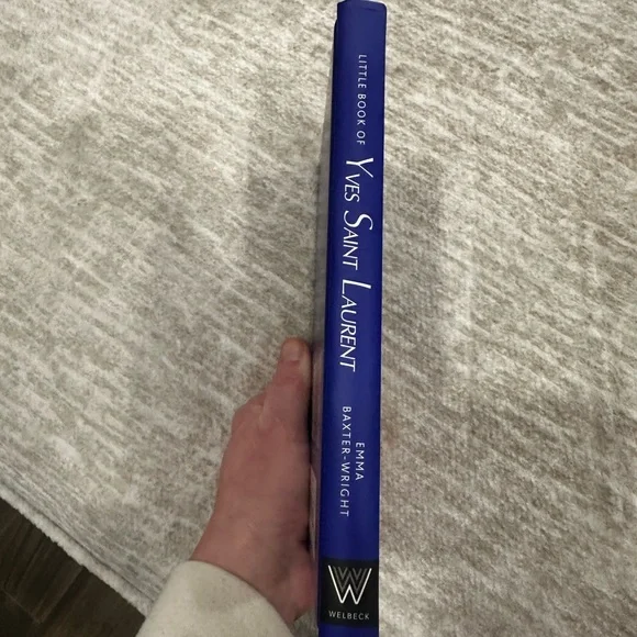 ✨💎NEW💎✨Little Book of YVES Saint Laurent - Picture 3 of 3